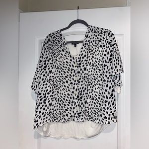 EXPRESS XL white/black spotted blouse